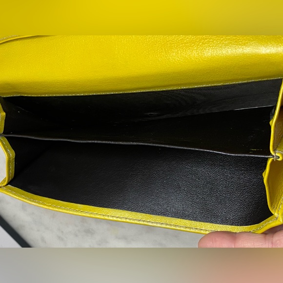 Gucci Guccissima Bow Wallet - Picture 9 of 11